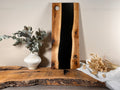 Tabla de cocina de madera de nogal con epoxi negro mate