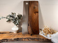 Tabla de cocina de madera de nogal español con epoxi efecto cristal traslúcido