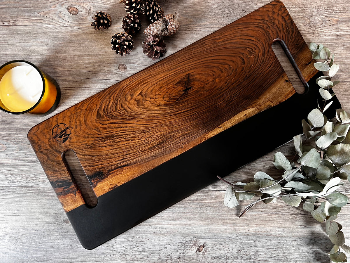 Tabla de cocina de madera de nogal español con epoxi negro mate