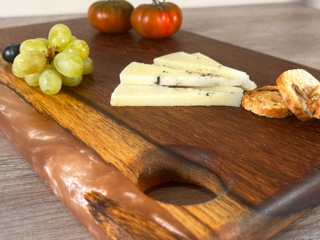 Tabla de cocina de madera de panga-panga con epoxi dorado